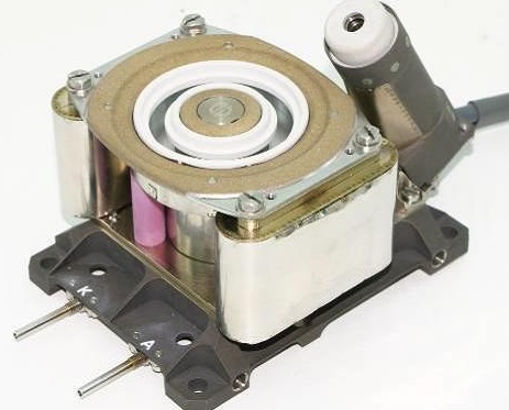 Инженерная модель гибридного плазменного двигателя ПлаС-40